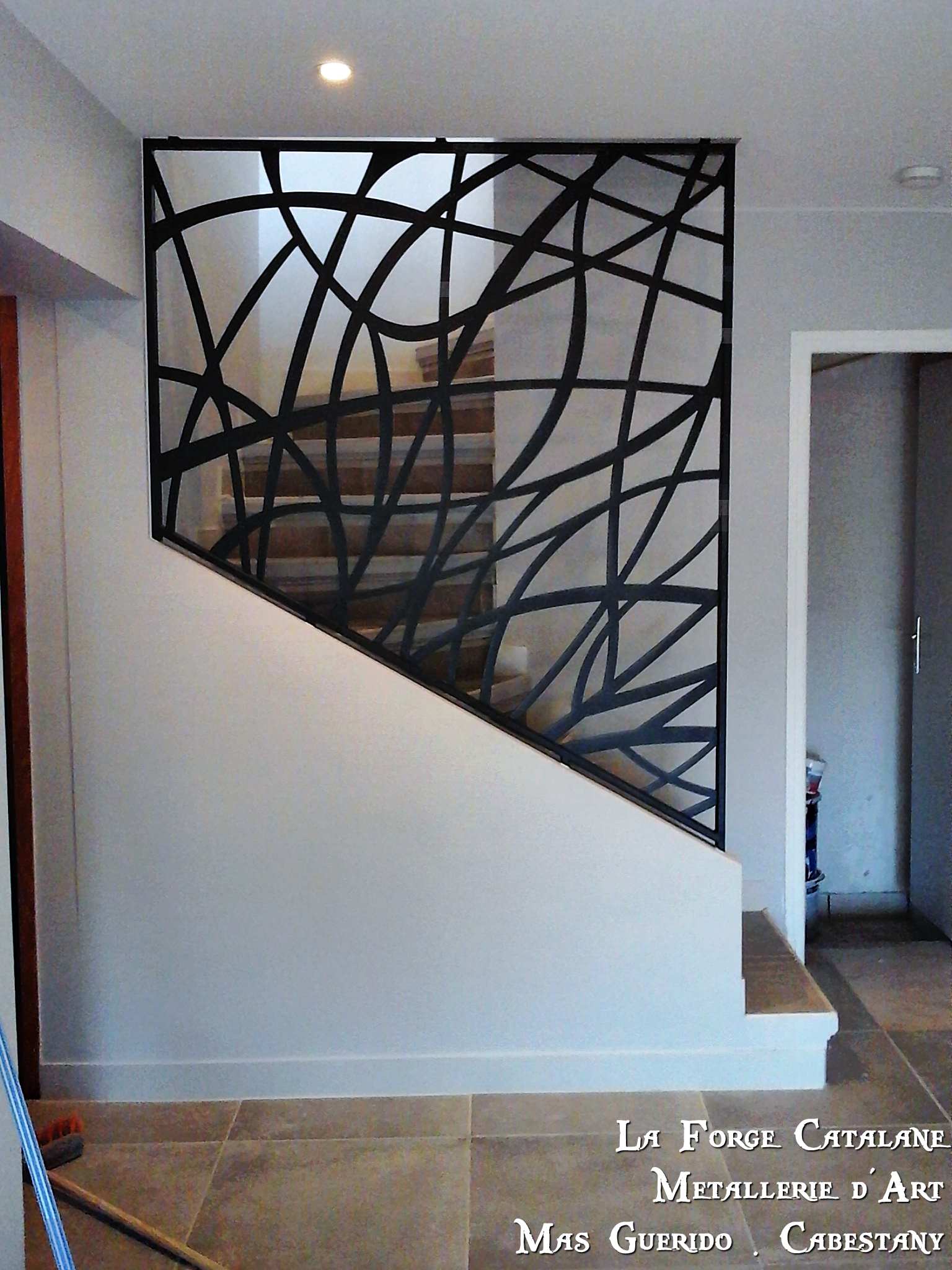 rambarde rampant rampe moderne decoupe laser toute hauteur fer La Forge Catalane.jpg